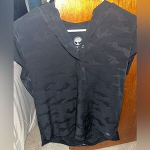 Healings hands journey camo scrub top. Size small. Black